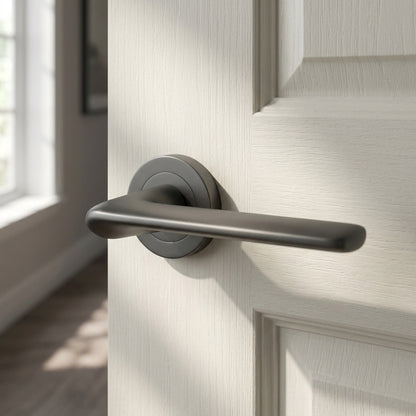 Vortex lever on rose