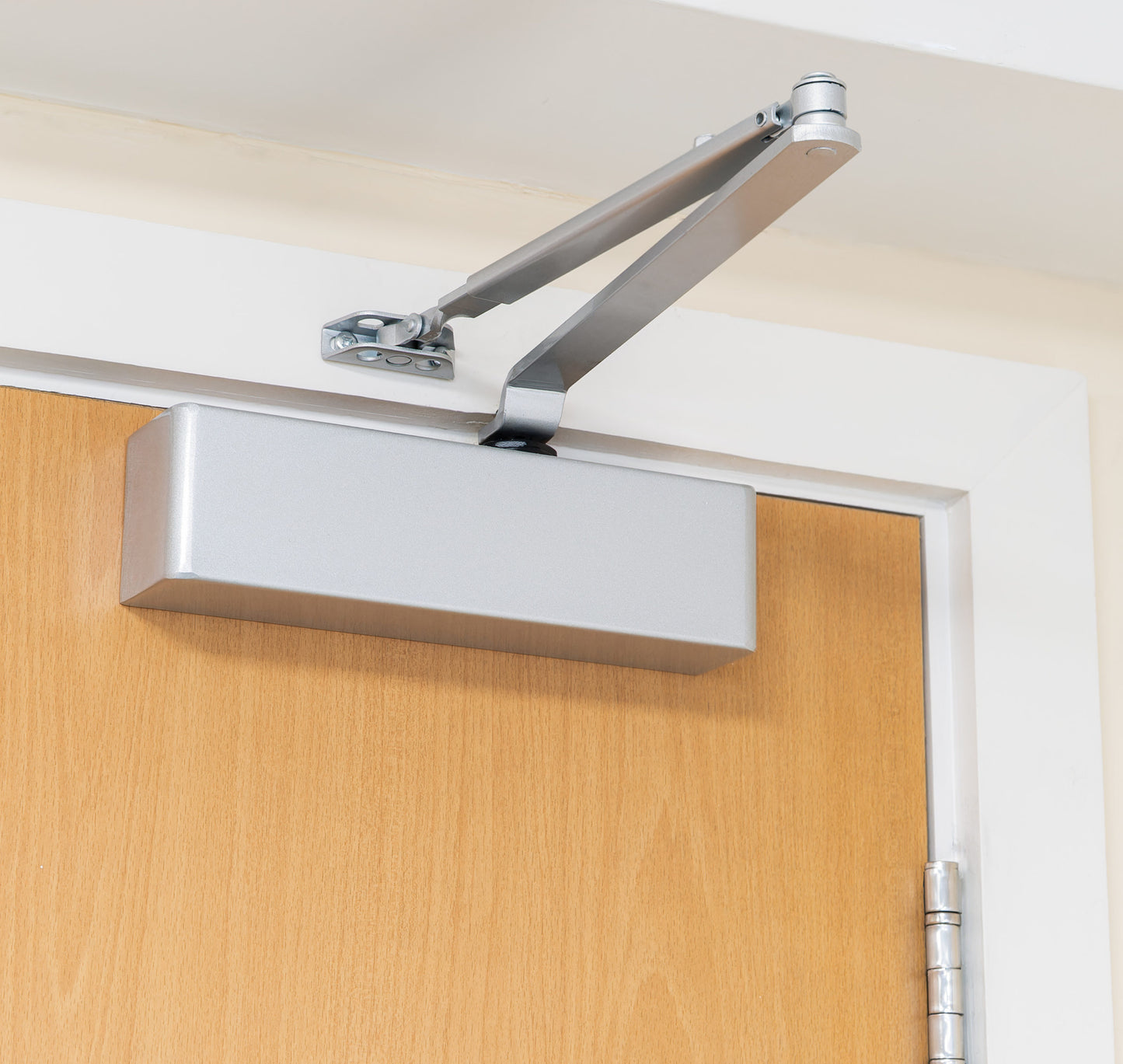 Silver 93 Series 2-4 Door Closer
