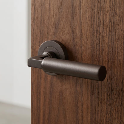 Amiata Lever On Round Rose