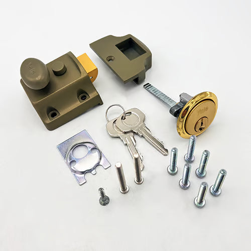 723 Traditional Deadlocking Nightlatch