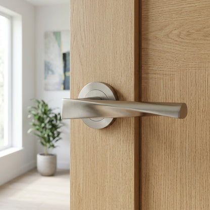 SWL Brema Lever on Rose