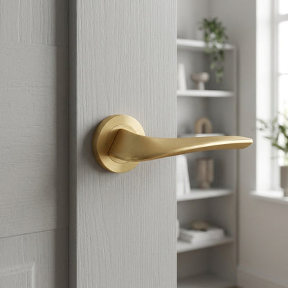 Master lever on round rose