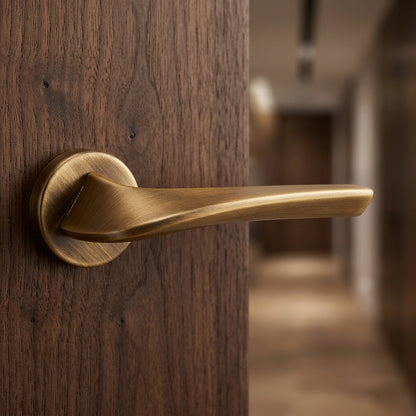 Master lever on round rose