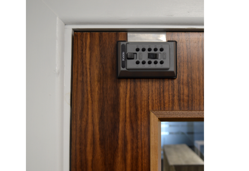 SUPRA KIDDE J5 Portable Over The Door Mount Key Safe