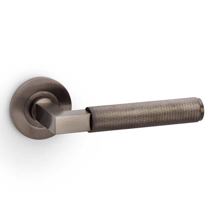 Knurled Hurricane Lever on Round Rose