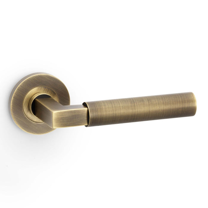Plain Hurricane Lever on Round Rose