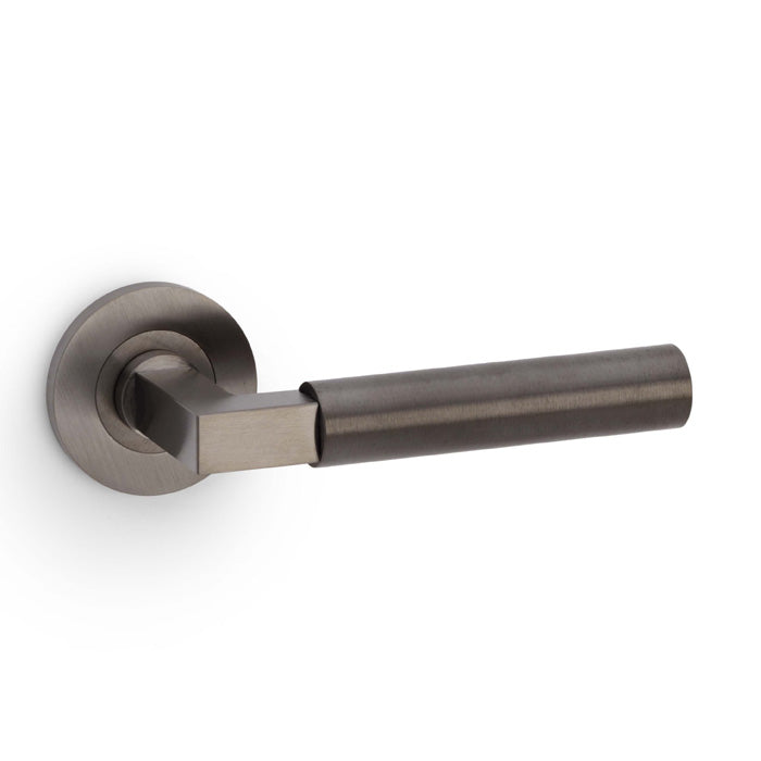 Plain Hurricane Lever on Round Rose