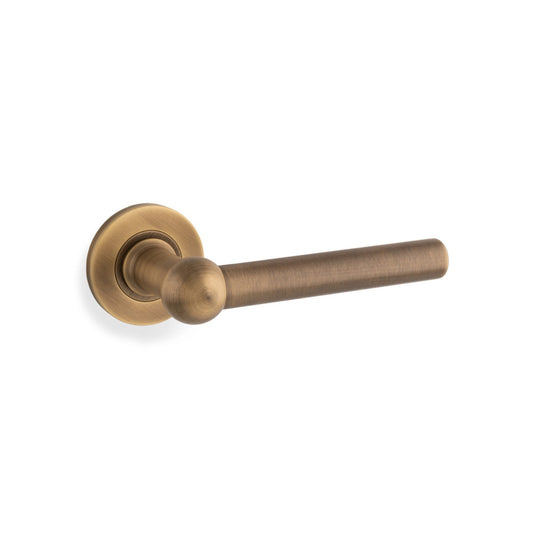 Siskin Lever on Rose